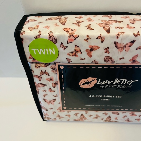 Luv Betsey by Betsey Johnson 4 Piece Twin Size Sheet Set Butterfly Fun - Picture 5 of 10